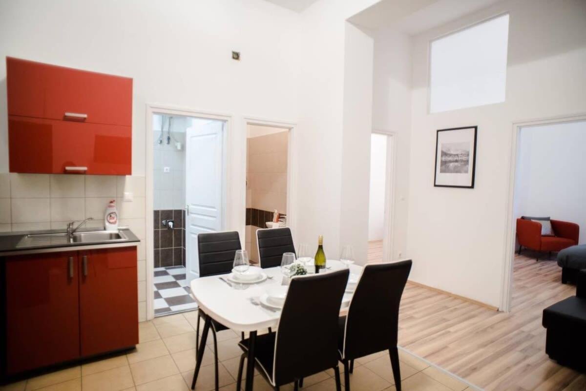 Very Central Spacious Ac Apartment Budapest Exteriör bild
